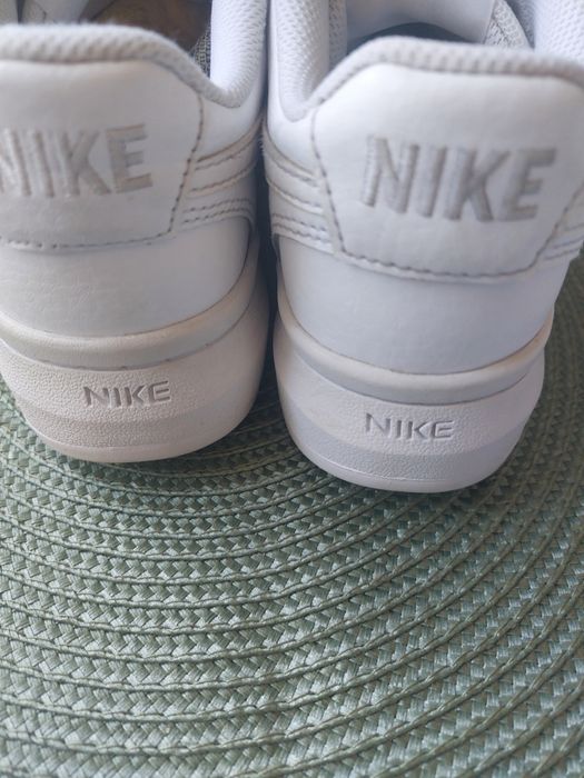 Сникърси на NIKE,номер 38,обувани няколко пъти,без забележки