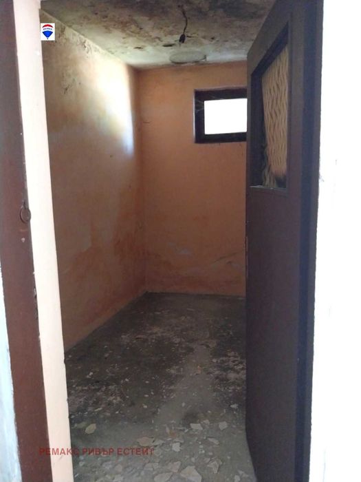 Дава се под наем Магазин в с. Волово, Област Русе - 185 кв.м за 153 € - Снимка #5