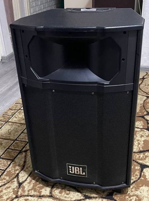 Колонка на ходу 500 ватт 2 микрофона дистанционного пульт управление