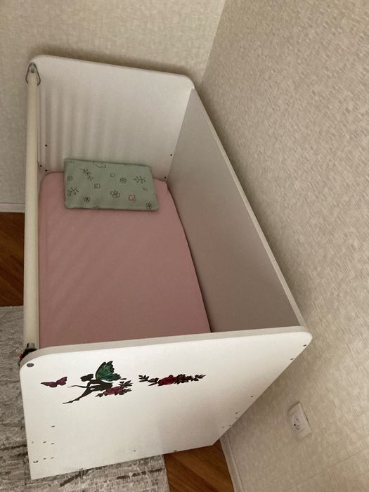 Люлееща бебешка кошара на 3 нива с подвижна решетка и матрак