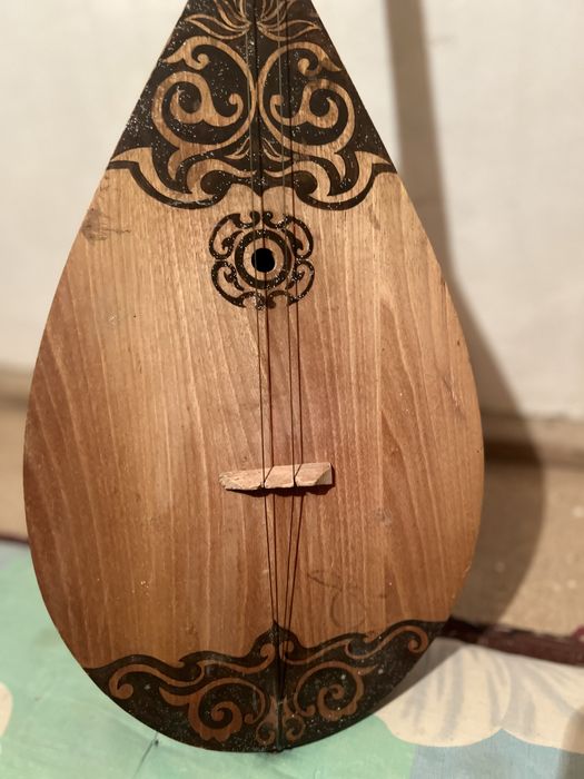 Домбыра сатылда