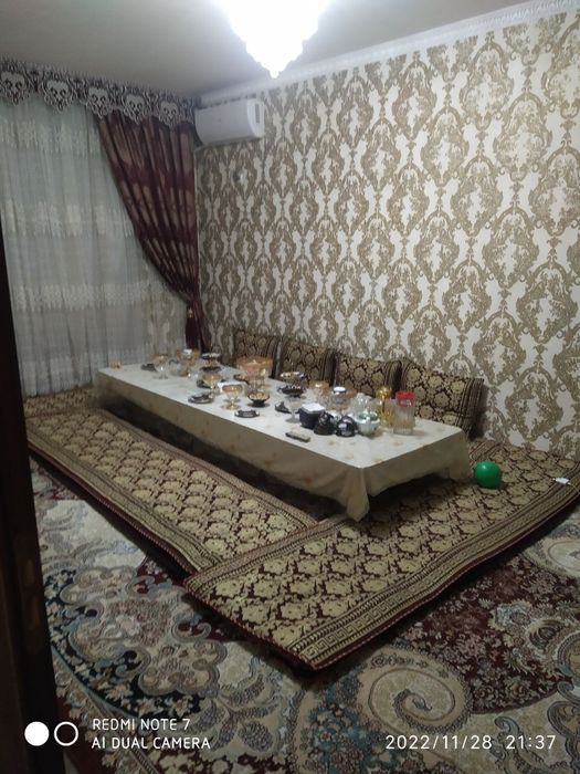 Yangi domlardan qarshi shaxridan kvartira arzon 1-qavat ,3 xona