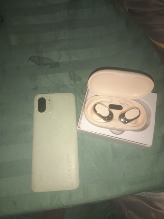 Самсунг м 12 и редми  1