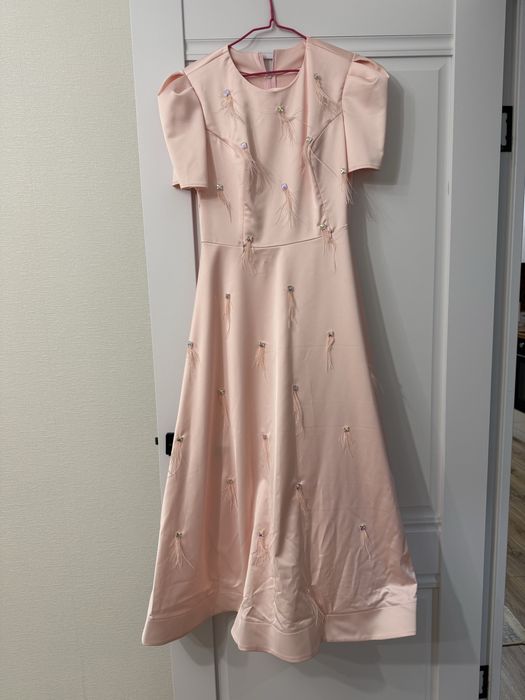 Платья вечерние.