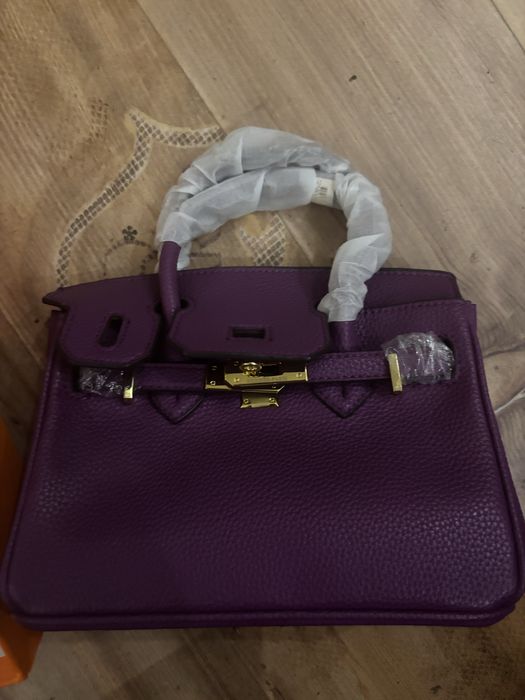 Стилна чанта кожена лилаво