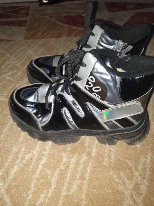 Кроссовки на девочку 35-36