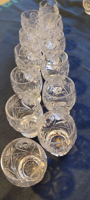 Продам рюмки хрустальные