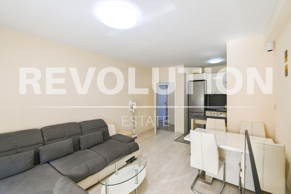 Дава се под наем Двустаен апартамент в София, Кръстова вада - 71 кв.м за 800 € - Снимка #2