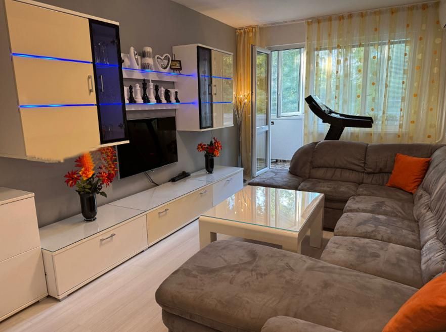 Дава се под наем Тристаен апартамент в София, Младост 1 - 78 кв.м за 999 € - Снимка #2