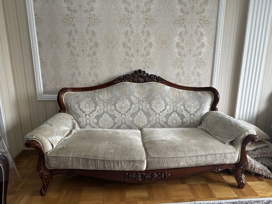 Диван и два кресла