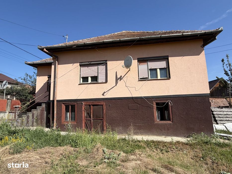 Vand casa cu 3 camere