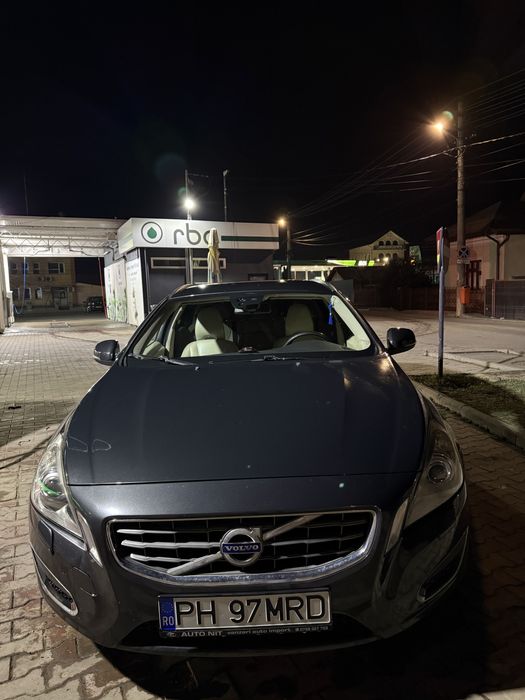 se vinde Volvo v60 D3