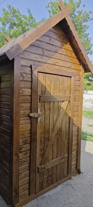 Деревяный, утеплённый туалет на дачу