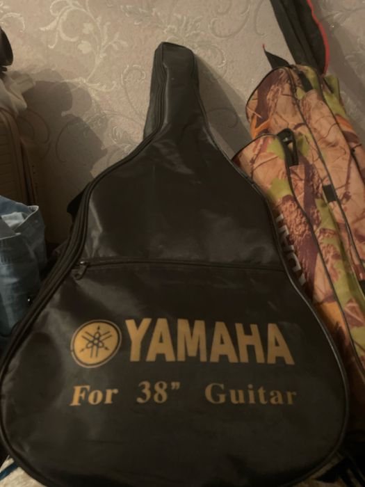Гитара Yamaha.