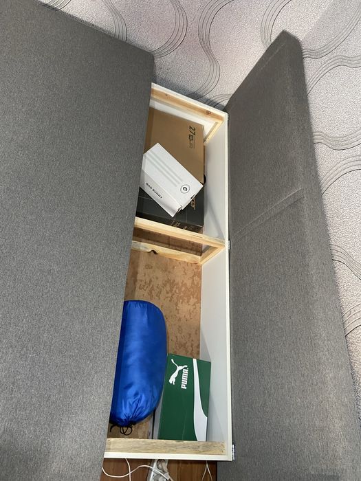 Диван серый с отсеками