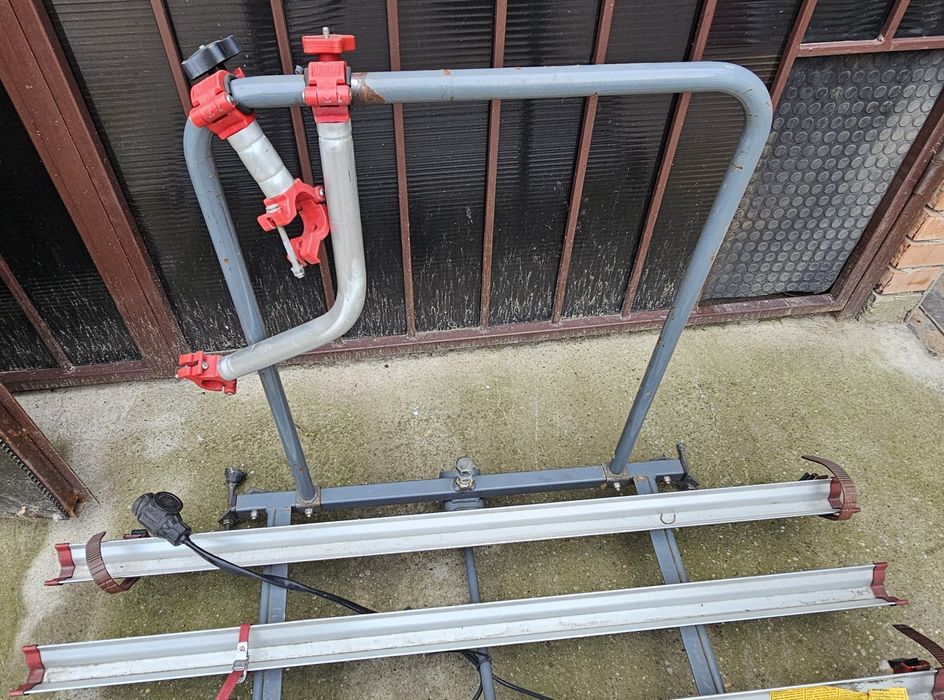 Suport auto pentru 3 biciclete