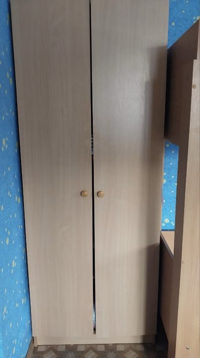 Двухъярусная кровать, шкафы