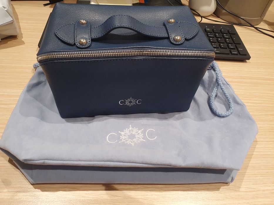 Gentuta de voiaj,  nou-nouța,  culoare bleu navy