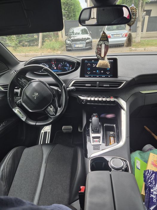 Masina peugeot 3008