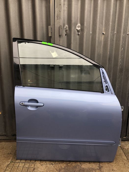 Предна дясна врата за Тойота Авенсис Версо Avensis verso 00г-05г