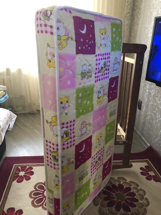 Детская кроватка с матрасом
