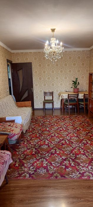 Метро БИЙ, 3 комнатная кирпич балкон 2*6  78 м.кв парковка