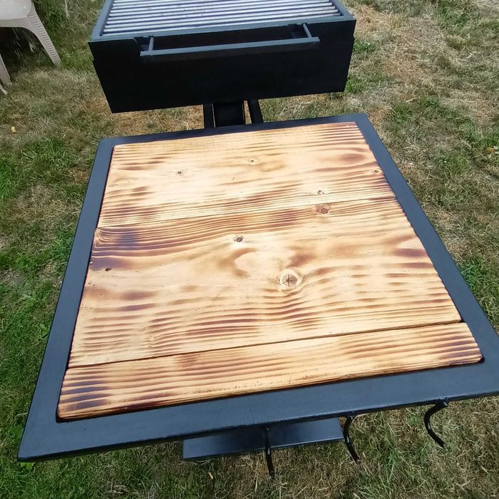 Vând gratar cu masă de lucru!