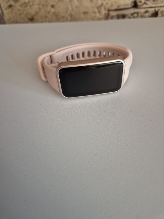 Huawei band 9 почти нова