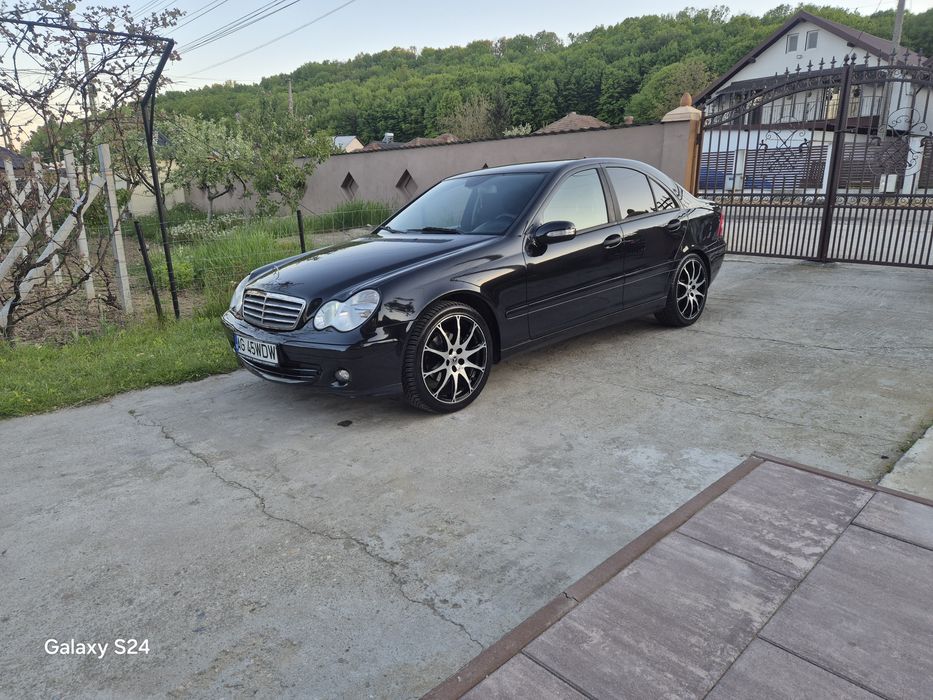 Mercedes c180 benzină CUTIE AUTOMATĂ  2950 euro