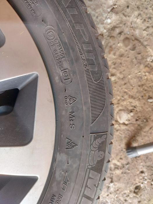 Vând 4 roti cu cauciucuri Michelin M+S R16 cu tot cu jante
