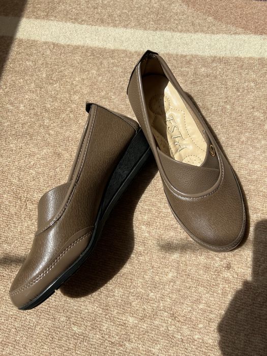 Чисто нови дамски обувки