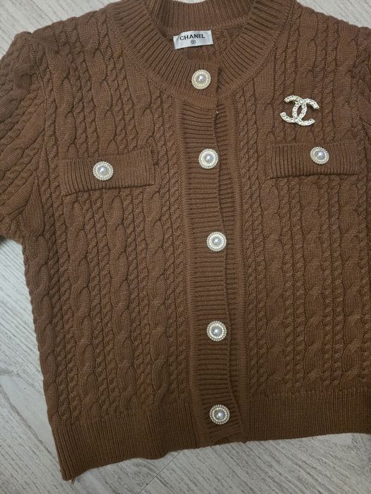 Жилетка и кожена пола цвят камел