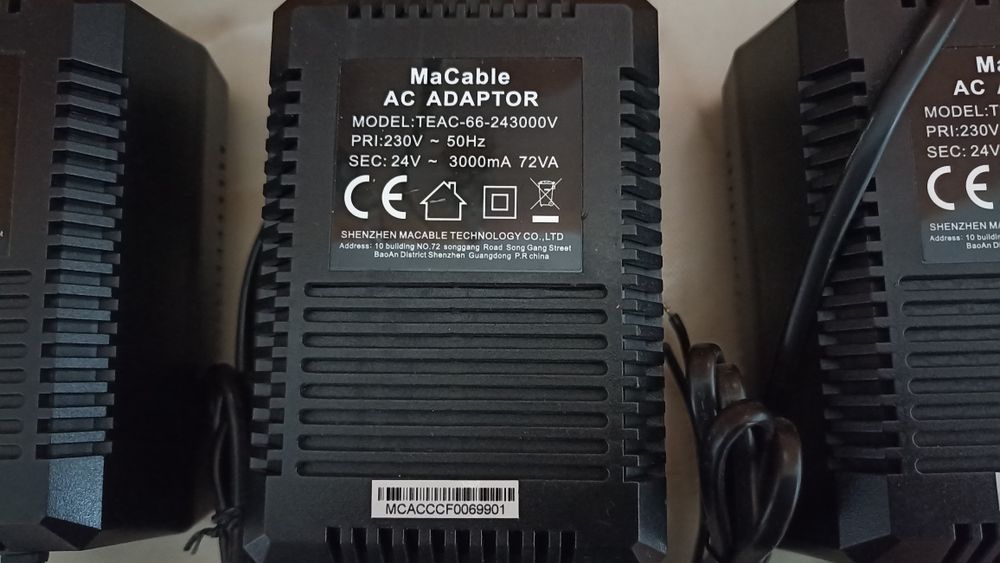 Vând adaptor AC 24 volti