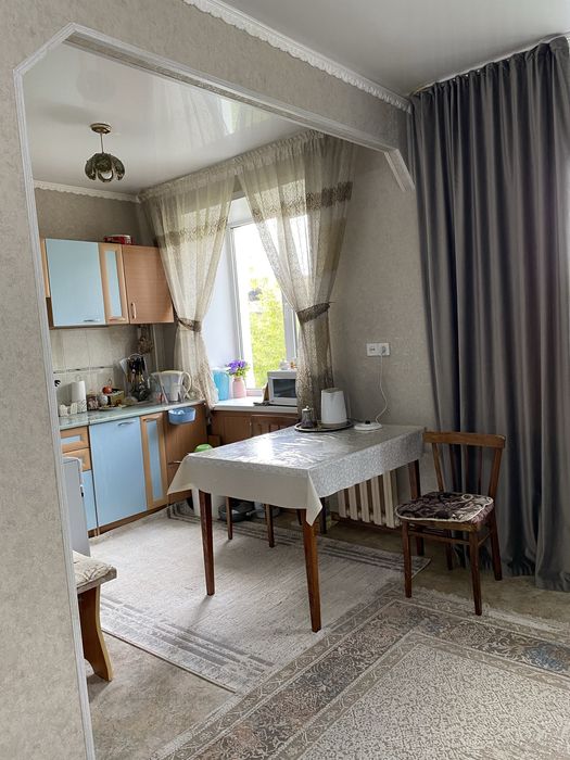 Продам 3-х комнатную на площади