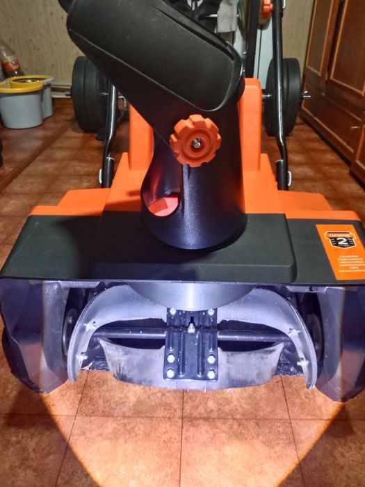 Продам снегоуборщик