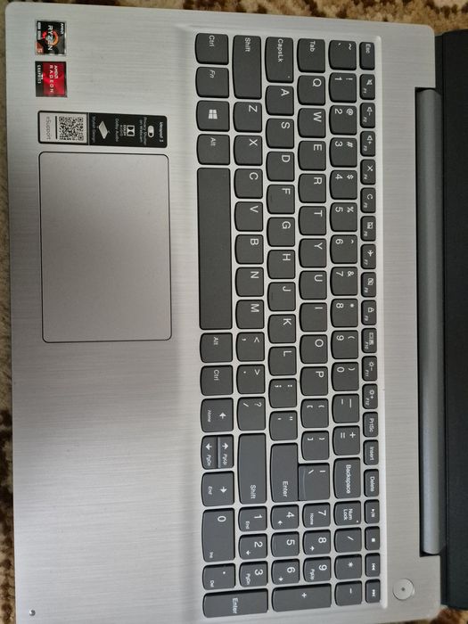 Doua laptopuri nefuncționale lenovo