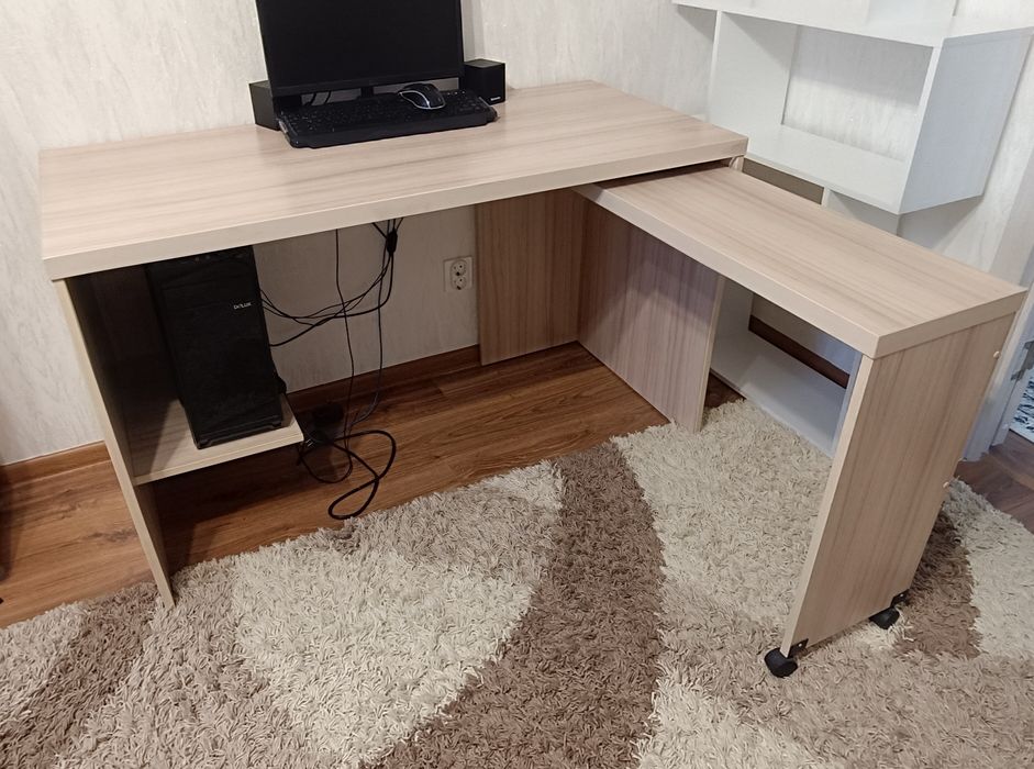 Продам письменный стол