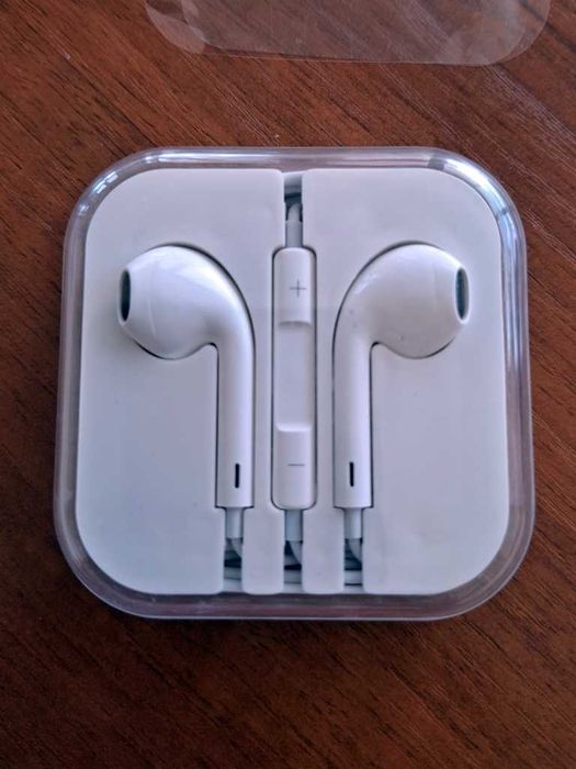 Apple слушалки нови