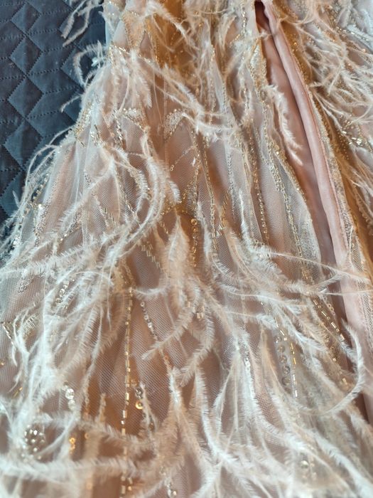 Бална рокля в нежен цвят