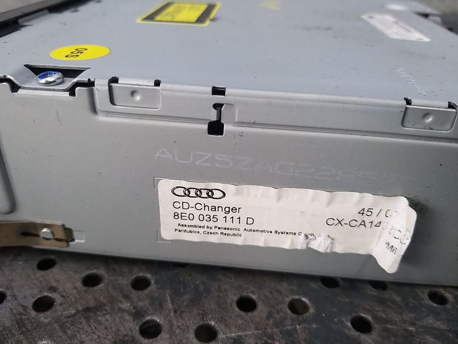 Magazie cd uri audi a4 b7 8e 8e0035111d