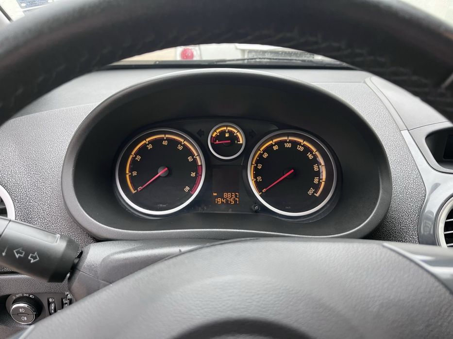 Opel corsa 1.2 бензин