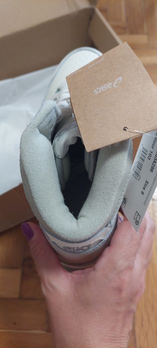 Високи кецове Asics