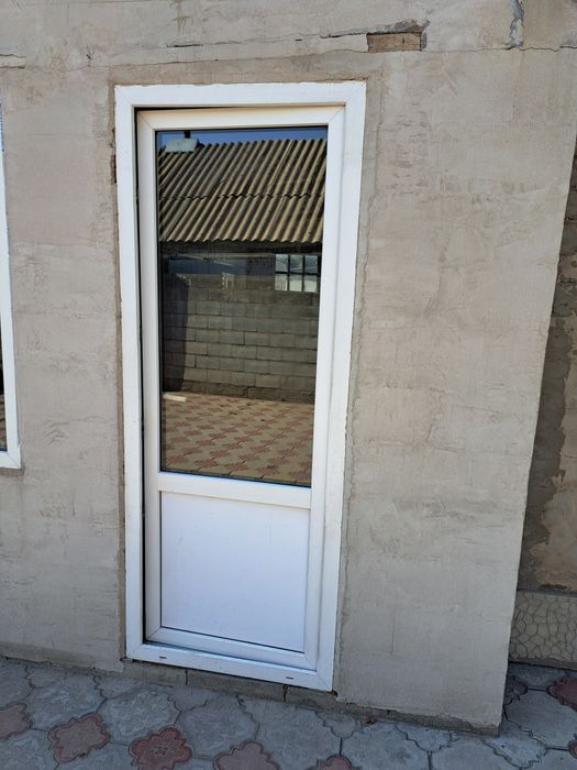 Продам пластиковое окно и дверь