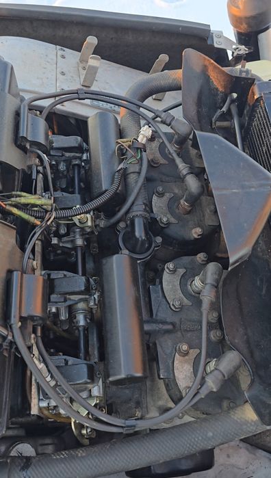 Snowmobil Yamaha Vmax 4 750, motor 4 cilindrii 2 timpi 140 CP