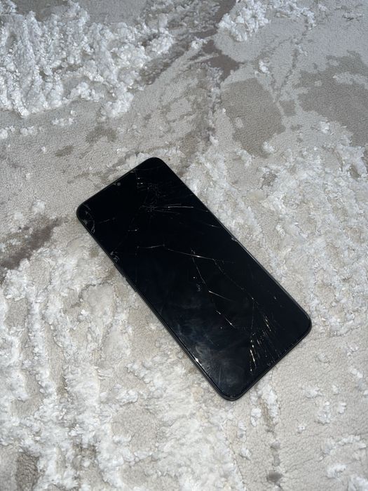 Oppo A78.