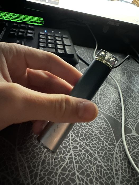 Vape vozol reincarcabil + 2 capsule noi