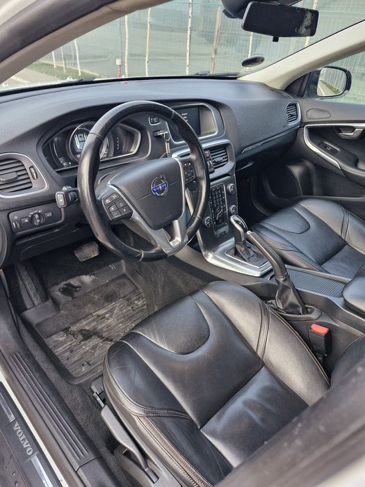 Volvo v40 cross-country d2,an 2015