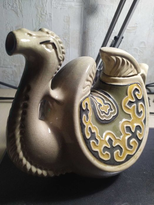 Декоративный кувшин (верблюд)