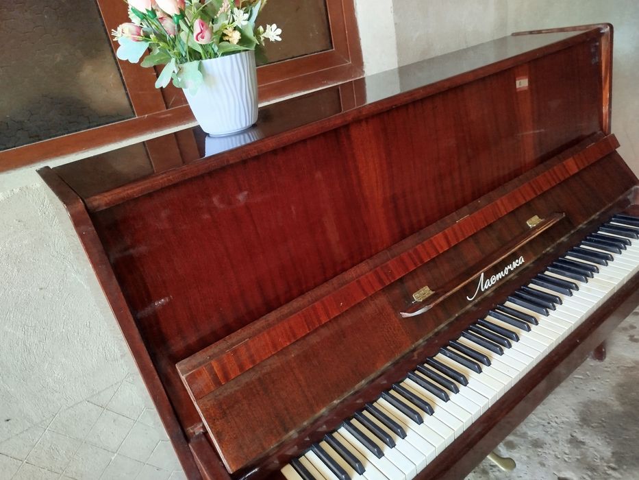 Pianino Belarus. Klavish va holati ajoyib.Narxi kelishiladi