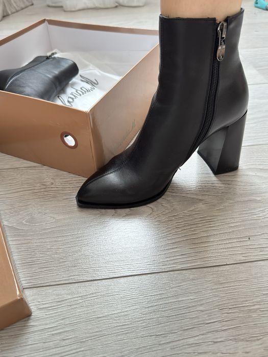 Продам демисезоные ботинки